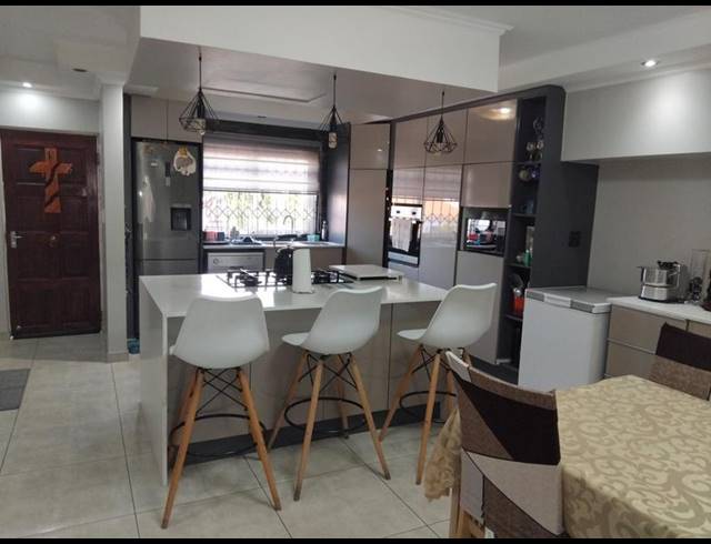 5 BEDROOM TOWNHOUSE FOR SALE IN HALFWAY GARDENS